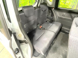 後部座席も気になるようなキズ・汚れやへたり等、大きなダメージはなく、良好な状態です。