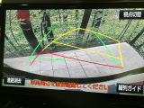【バックカメラ】駐車時に後方がリアルタイム映像で確認できます。大型商業施設や立体駐車場での駐車時や、夜間のバック時に大活躍!運転スキルに関わらず、今や必須となった装備のひとつです!