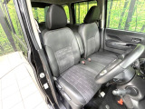 運転席シート廻りは使用感も少なく、良好な状態となっています。前オーナー様が丁寧に使っていたことがよくわかりますね。