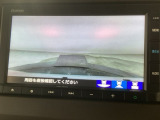 【バックカメラ】運転が苦手な方も車庫入れラクラクです!ギアをリバースに入れれば自動的に切り換わりますので、面倒な操作は不要です♪狭い駐車場もお車を傷つけず安心ですね!