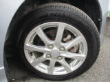 アルミホイールを装備しております。