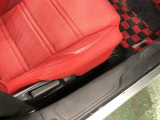 痛みの出やすい運転席シートの角、フロアマット、座面、ともに良好です