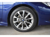 純正17インチアルミホイル/タイヤサイズは205/50R17です