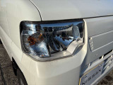 ハロゲンヘッドランプで夜も明るく安全運転