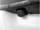 バックカメラが付いているので後方確認が非常にしやすいです。今や運転初心者も熟練者も必須装備!ついていて損はないですね♪
