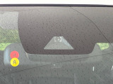 【トヨタセーフティセンス】走行中に前方の車両等を認識し、衝突しそうな時は警報とブレーキで衝突回避と被害軽減をアシスト。より安全にドライブをお楽しみいただけます。