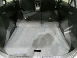 開口部の広いラゲージスペースは、ゴルフバックなどの荷物もラクラク積み込めます。
