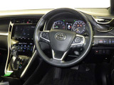 運転席まわりです。 各操作スイッチは使いやすい位置に配置されてます。