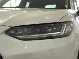 LEDヘッドライトは、点灯の瞬間から最大光量を発揮し、突然暗くなるトンネルなどでの安定感を高めます。