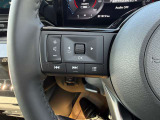 ステアリングのスイッチでオーディオの調節ができちゃう優れもの!携帯電話と連動すれば電話に出ることも可能です◎