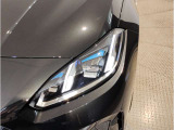 BMWの伝統の丸目4灯ヘッドライトでございます。LEDライトで視認性もよく明るく安全性の向上につながります。