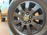 【純正18インチアルミホイール】外観にマッチした純正アルミホイールを装着しております。各種社外アルミホイールや、スタッドレスタイヤも取扱いしております。是非ご相談ください♪