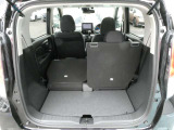 リアシートは5:5分割可倒式を採用しておりますので、乗車人数やお荷物の量に併せてアレンジが可能です♪