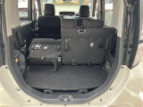 セカンドシートは折りたたみ可能です。キャンプ用品など大きな荷物もばっちり収納可能です!