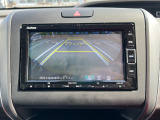 バックでの駐車が苦手な方や運転にあまり自信のない方でも後方の視界をしっかりサポート。安心して車庫入れが出来るバックカメラを装備しています!