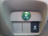 燃費を抑えるECON、横滑りを防ぐVSA等のスイッチ類は運転席の右側、手の届きやすい位置にあります。