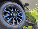 【純正18インチアルミホイール】外観にマッチした純正アルミホイールを装着しております。各種社外アルミホイールや、スタッドレスタイヤも取扱いしております。是非ご相談ください♪