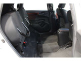 HONDA独自の機構!リアシートはチップアップ(跳ね上げ)することにより背の高い荷物も楽々積み込みすることが可能!!より空間を有効にするためにも大変便利なシートアレンジになります!!