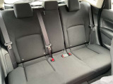 ゆったりしたリヤシート。足元空間も広くリラックスしてドライブが楽しめます