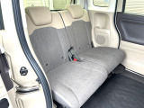後部座席も気になるようなキズ・汚れやへたり等、大きなダメージはなく、良好な状態です。