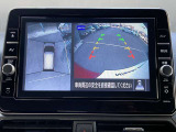 アラウンドビューモニターは4方のカメラで真上から車を見たようにモニターで確認ができる日産の自慢の装備です。是非実際の車で体感してみてください。