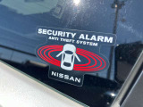 純正ディーラーオプションセキュリティ盗難防止アラーム付きですので、車両盗難などに対する抑止効果がございます。
