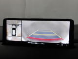 狭い場所での駐車やすれ違いなどでより的確な運転操作に役立つ360&deg;ビューモニターが装備されています。