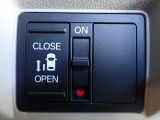 運転席からもスライドドアをボタン操作でスピーディーに開閉できます!またスマートキーでも操作できるので便利です。