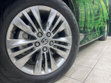 【純正18インチアルミホイール】外観にマッチした純正アルミホイールを装着しております。各種社外アルミホイールや、スタッドレスタイヤも取扱いしております。是非ご相談ください♪
