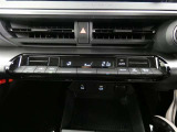 オートエアコン装備です。オートで空調を行ってくれるので車内は、とっても快適!だからドライブもさらに楽しい!