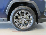 純正のアルミホイール装着車です。タイヤサイズは225/60R18です。