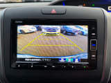 バックでの駐車が苦手な方や運転にあまり自信のない方でも後方の視界をしっかりサポート。安心して車庫入れが出来るバックカメラを装備しています!