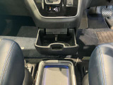 運転席側にドリンクホルダーあります!運転中でも手が届きやすい位置にあって便利です♪