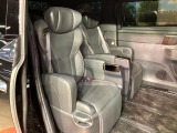 後部座席も気になるようなキズ・汚れやへたり等、大きなダメージはなく、良好な状態です。