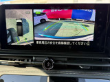 駐停車には便利なアラウンドビューモニター搭載。サイドモニターの切り替えも可能です。