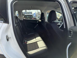 フロントだけでなく、リアシートも広々とした空間が確保されています。