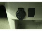 【アクセサリーソケット】12Vのカー用品等の電源供給が可能です。