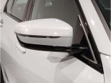 【BMWミラー】視認性の高いスタイリッシュなミラー。自動防眩機能も付いており夜間のドライビングをサポートします。