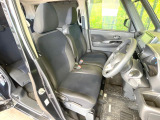 運転席シート廻りは使用感も少なく、良好な状態となっています。丁寧に使われていたことがよくわかりますね。