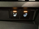 寒い日でも快適な運転をお届けする運転席・助手性シートヒーターとステアリングヒーターを装備。