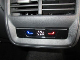 後部座席でもエアコンの温度設定が可能です☆