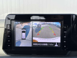 車を空から見たような映像が映る、アラウンドビューモニターで車両周辺の安全確認も一目でできます!小さなお子様や障害物も確認できるので、運転のし易さだけではなく事故防止にも役立ちます♪