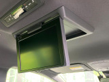【フリップダウンモニター】大画面モニターで後席でもエンタメをお楽しみいただけます。小さなお子様にも大人気の装備です♪
