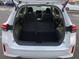 シートをすべて倒すとこんなに広々。たくさん荷物を積めます。これだけのスペースであればかなりの荷物が載せられます☆