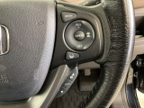 ハンドルにHondaセンシング系のクルーズコントロールやレーンキープアシストなどのスイッチが装備されています。ハンドルから手を離さず安全に操作できます。