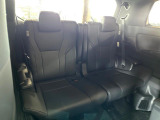 3列目シートはもちろん状態良好☆大人でもゆったりと座って頂けますので、大人数でのお出かけもラクラクです♪ご家族で、気の知れた仲間で、ドライブに行くのが楽しみですね♪