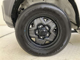 純正スチールホイールです。タイヤサイズは175/80R16です。