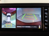 パノラミックビューモニター付きです。車両を上から見たような映像をモニター画面に表示。運転席からの目視では見にくい、車両周辺の状況をリアルタイムでしっかり確認できます。