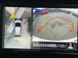 アラウンドビューモニター搭載。上から見下ろしたように液晶に映るのでスムーズな駐車をサポートします。