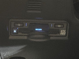 【ETC2.0(DSRC/ITSスポット)】ETCカードを挿入すれば料金所はノンストップで通過できます。ETC限定の割引や、高速道路の情報提供サービスを利用できます。